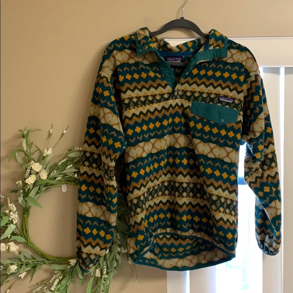 Patterned Patagonia fleece pullover